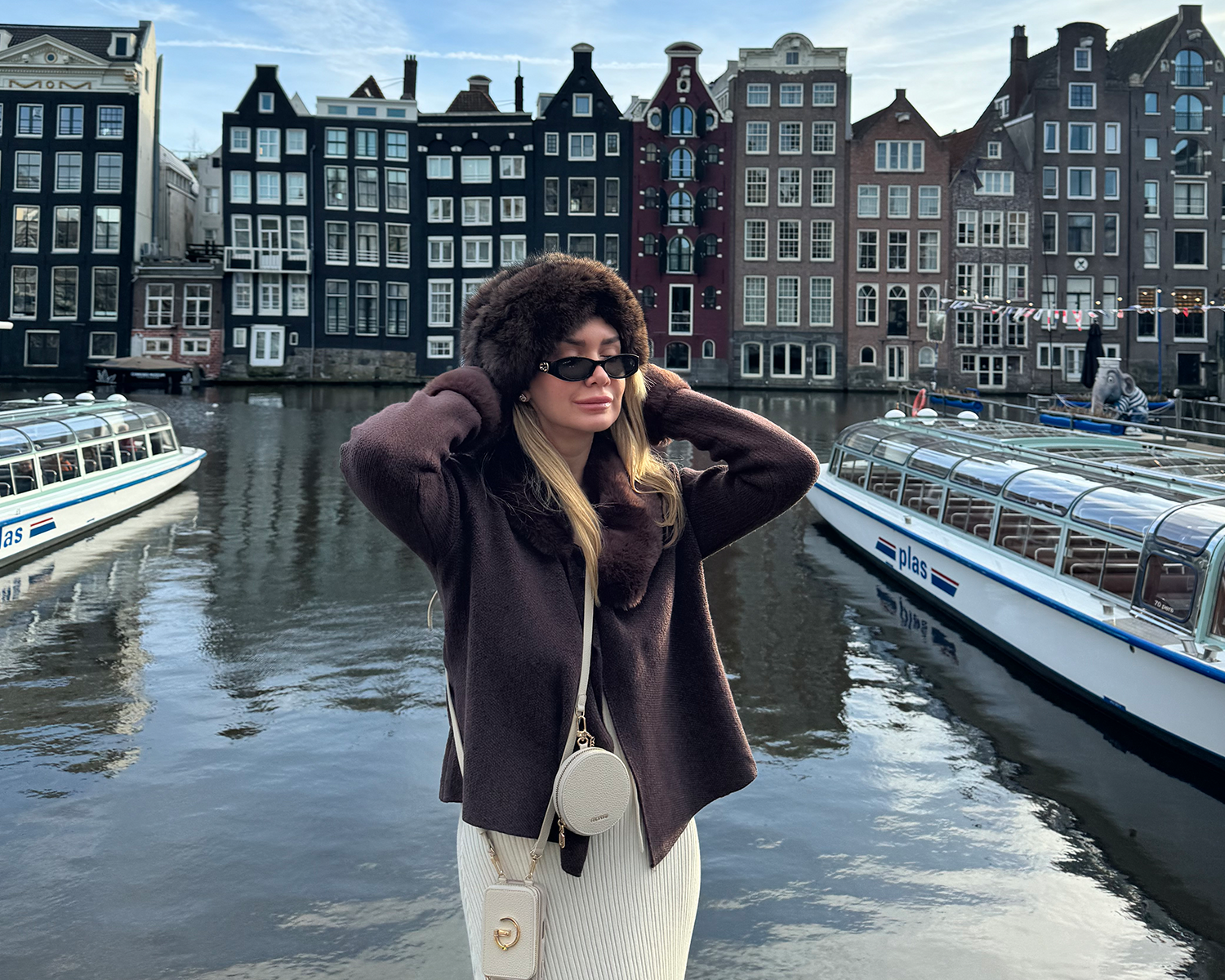 Custype Phone Case Holder with Strap: Embrace Fashion and Convenience