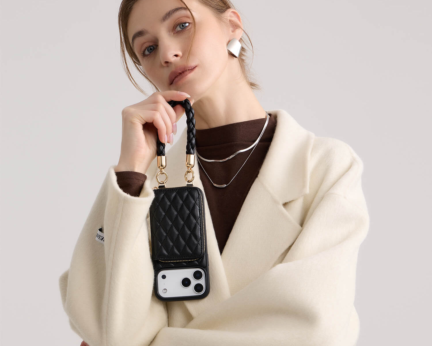 The Stylish Benefits of Using a Wristlet for Your Phone: Elevate Your Everyday Convenience