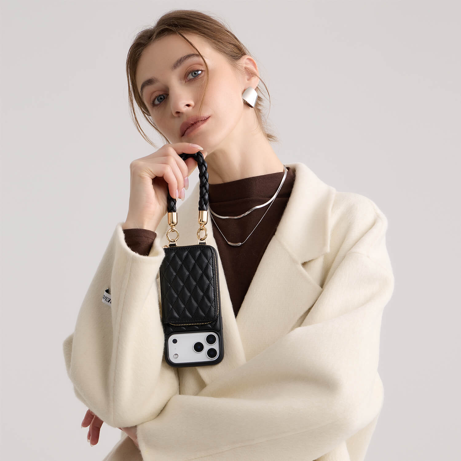 The Stylish Benefits of Using a Wristlet for Your Phone: Elevate Your Everyday Convenience