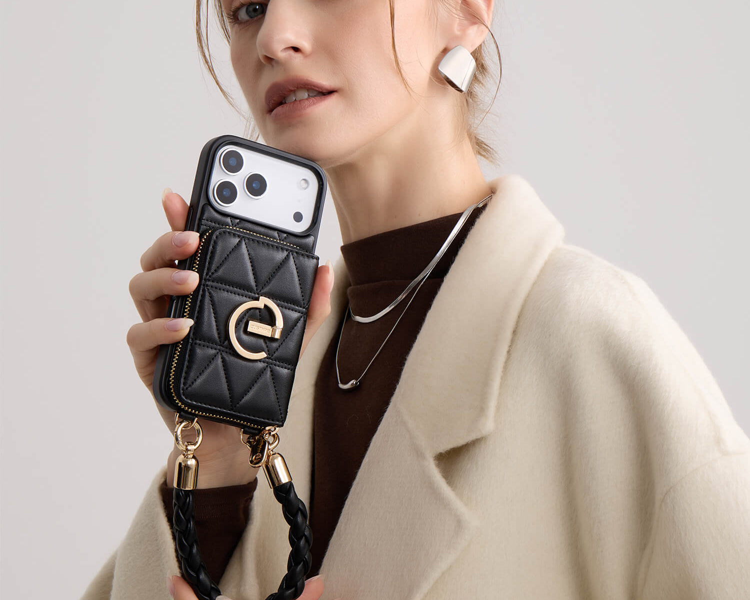 Minimalist vs. Bold: Which Cell Phone Case Fits You?