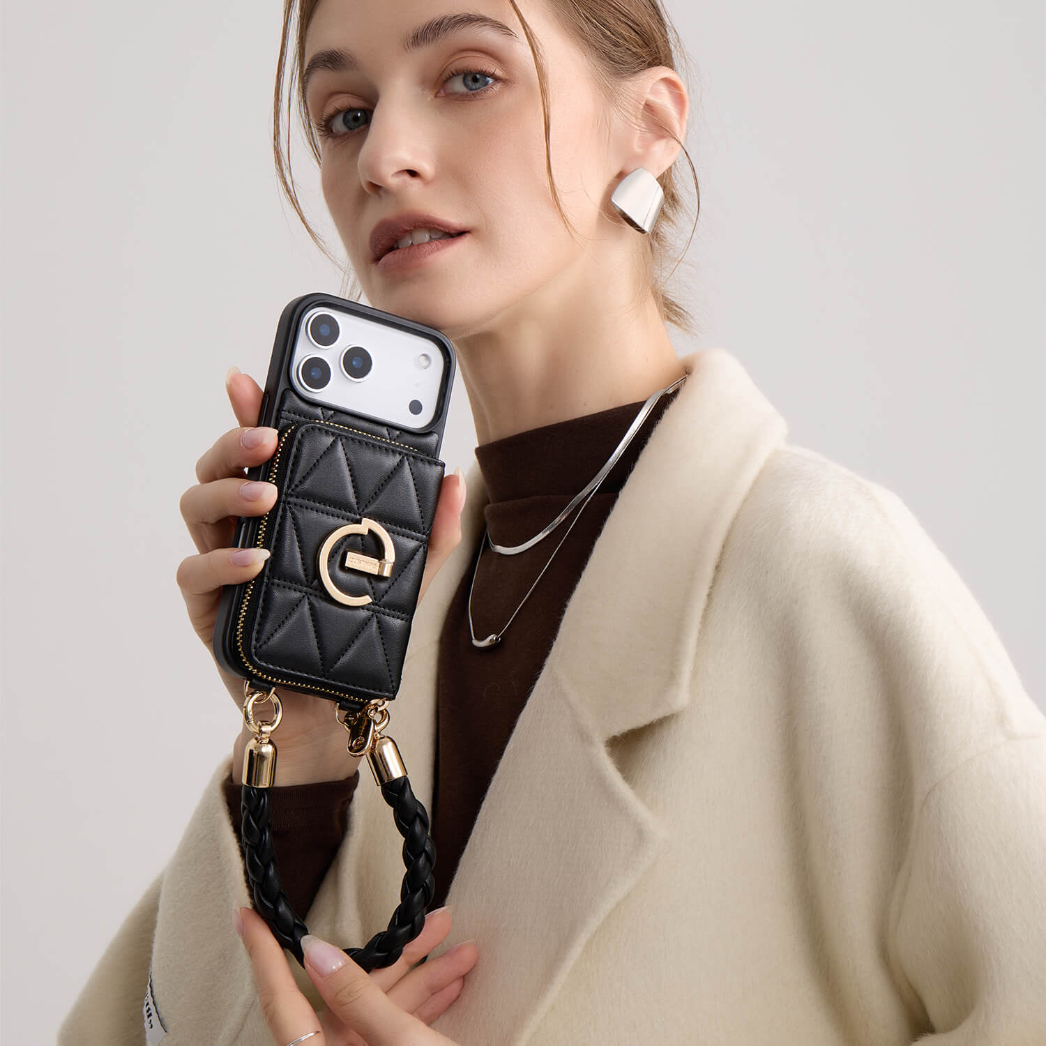 Minimalist vs. Bold: Which Cell Phone Case Fits You?