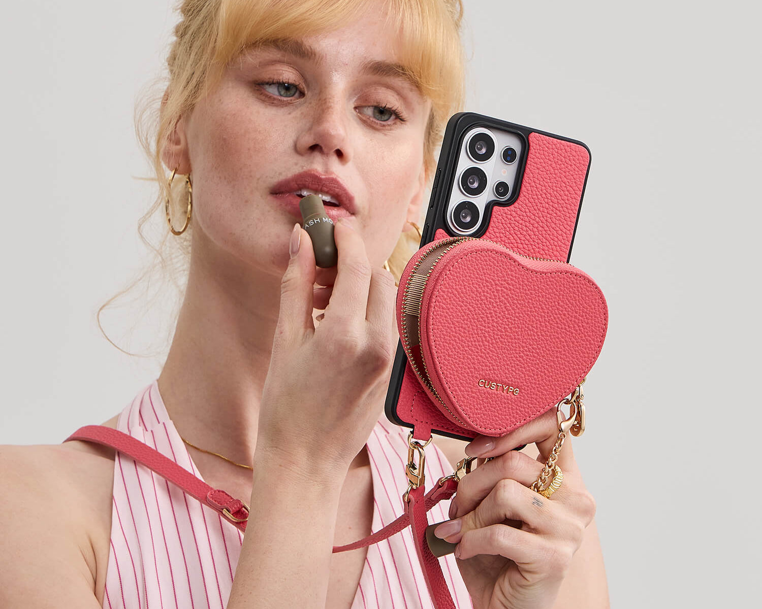 Are Hand Strap Cases Suitable for Taking Selfies?