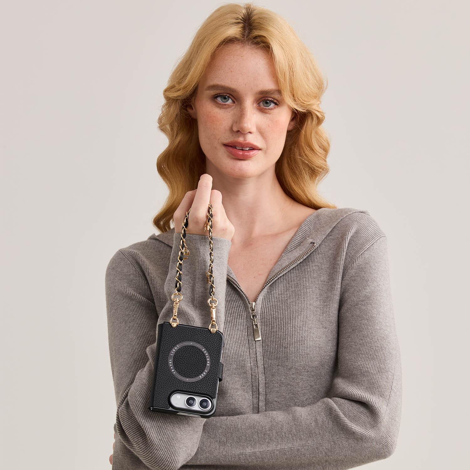 allure_chain_series_iphone_duo_magnetic_case_with_wristlet_black_1.jpg
