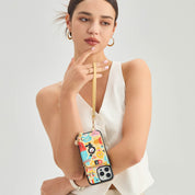 Linzie Hunter - 子ども時代をテーマにしたマグネット式ウォレット型スマホケース（クロスボディストラップ付き）