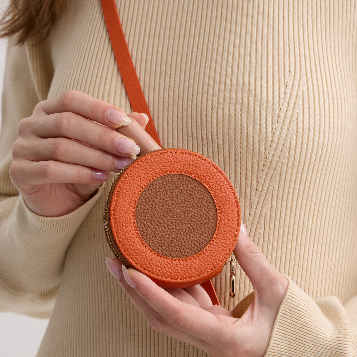 ハートデザインキット – 取り外し可能なハートポーチ付きクロスボディiPhoneケース