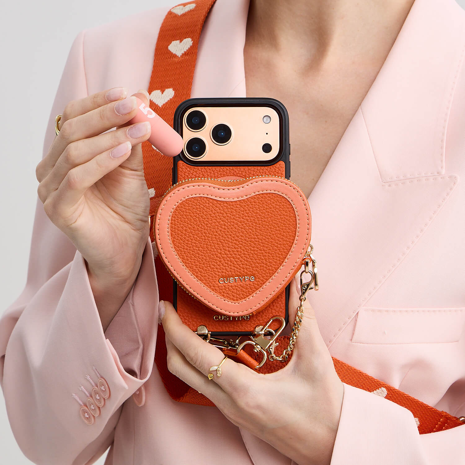 iPhone 13 Pro用レザーバイカラーハートケース – シックで完璧にマッチ