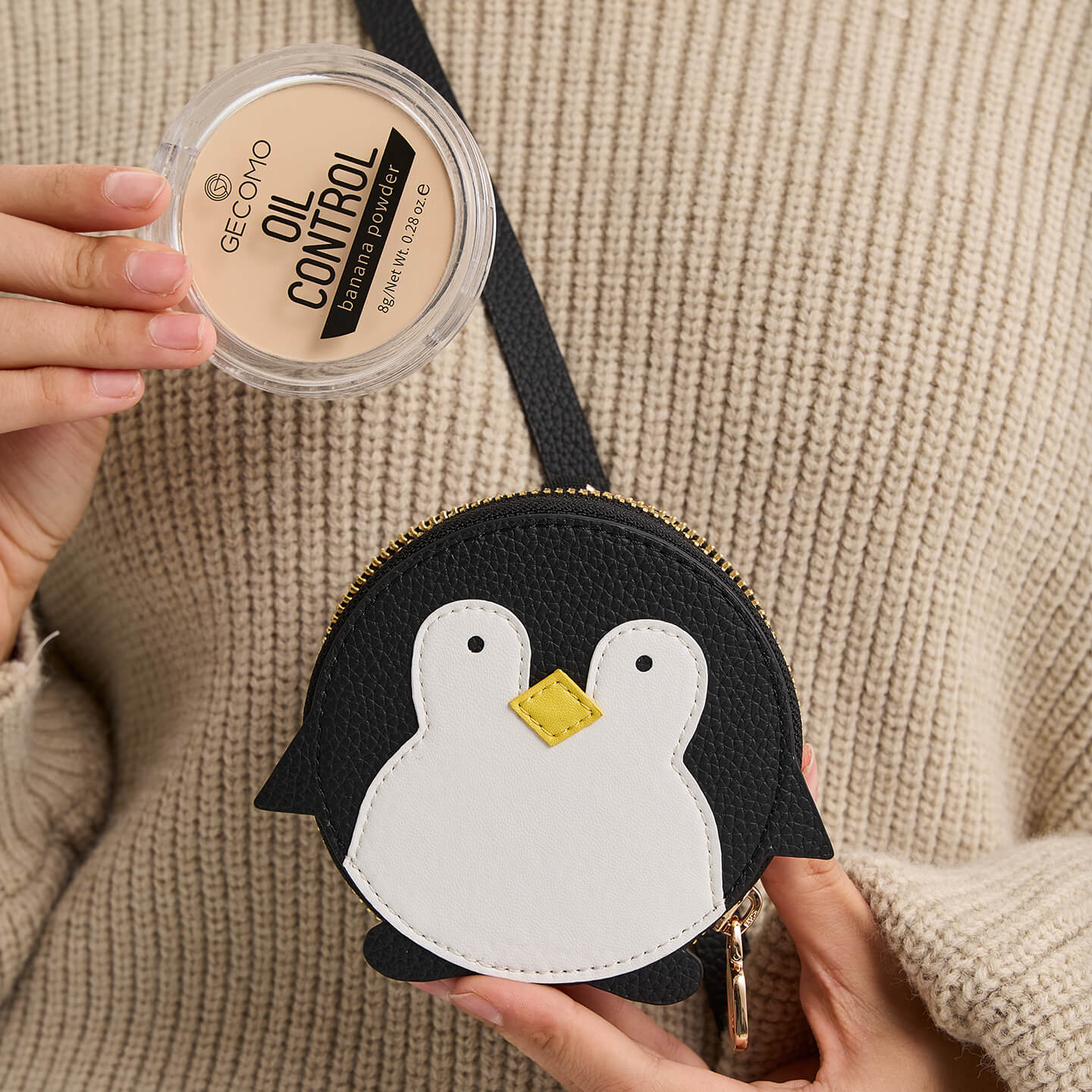 cute_animals_round_pouch_with_zipper_penguin.jpg