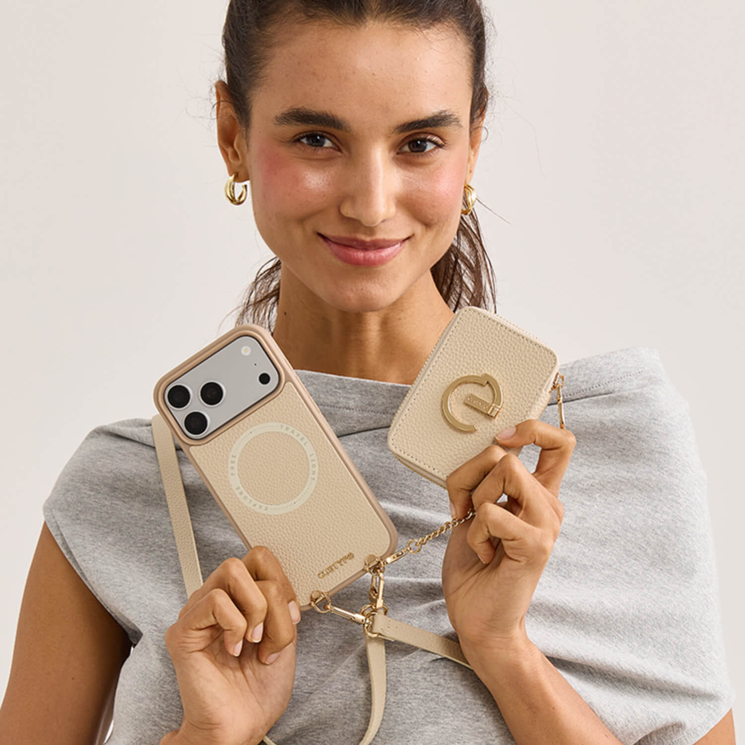 【美品】custype iPhoneケース17&アクセサリー4点セット Custypeオリジナルクロスボディスマホケースセット（リストストラップ