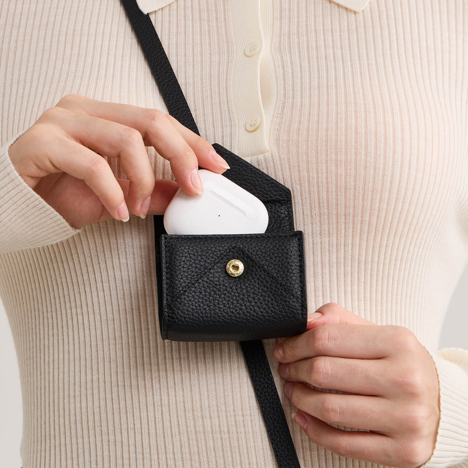 black envelope Airpods pouch