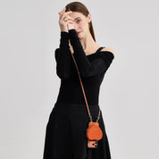 アリュールチェーンシリーズ - ハートポーチとチェーンストラップ付きiPhoneケース