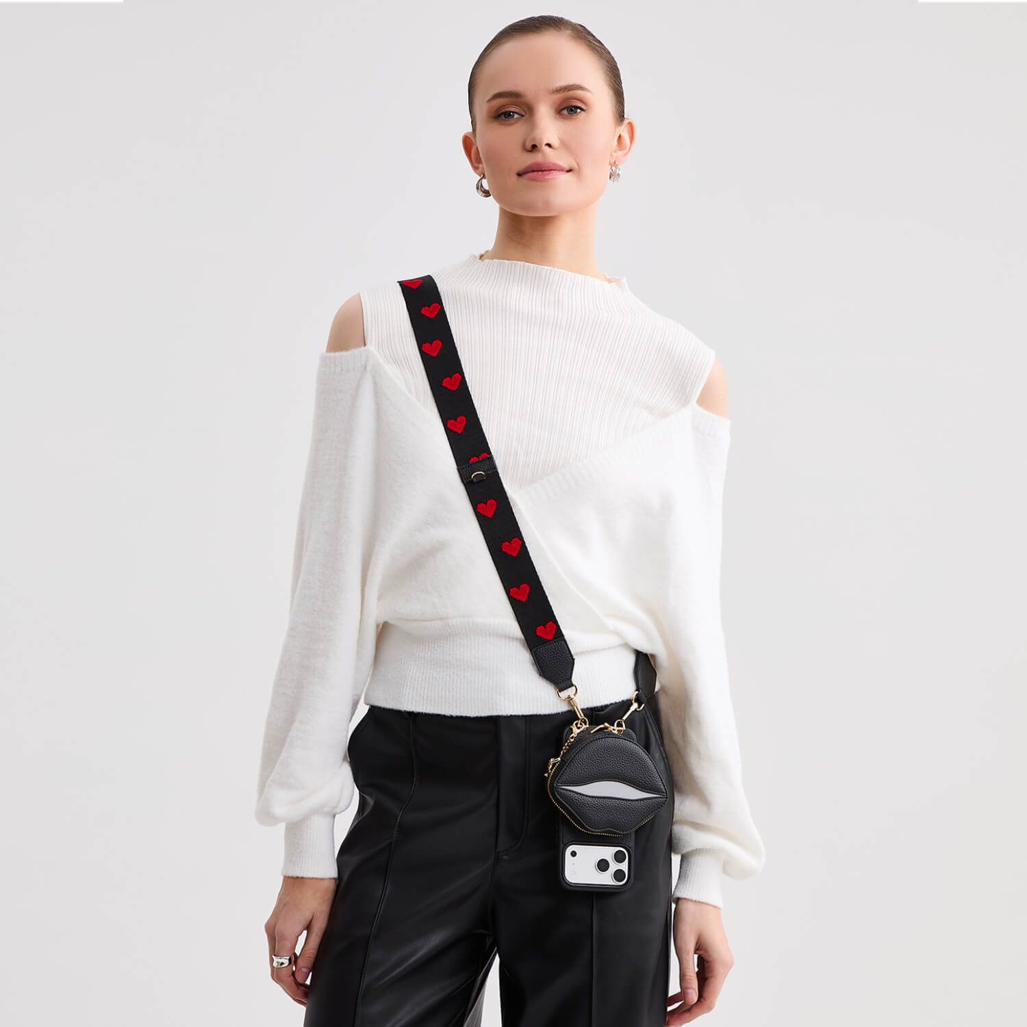 ルトリー・キス ― マグネット式リップポーチ付き iPhone クロスボディケース