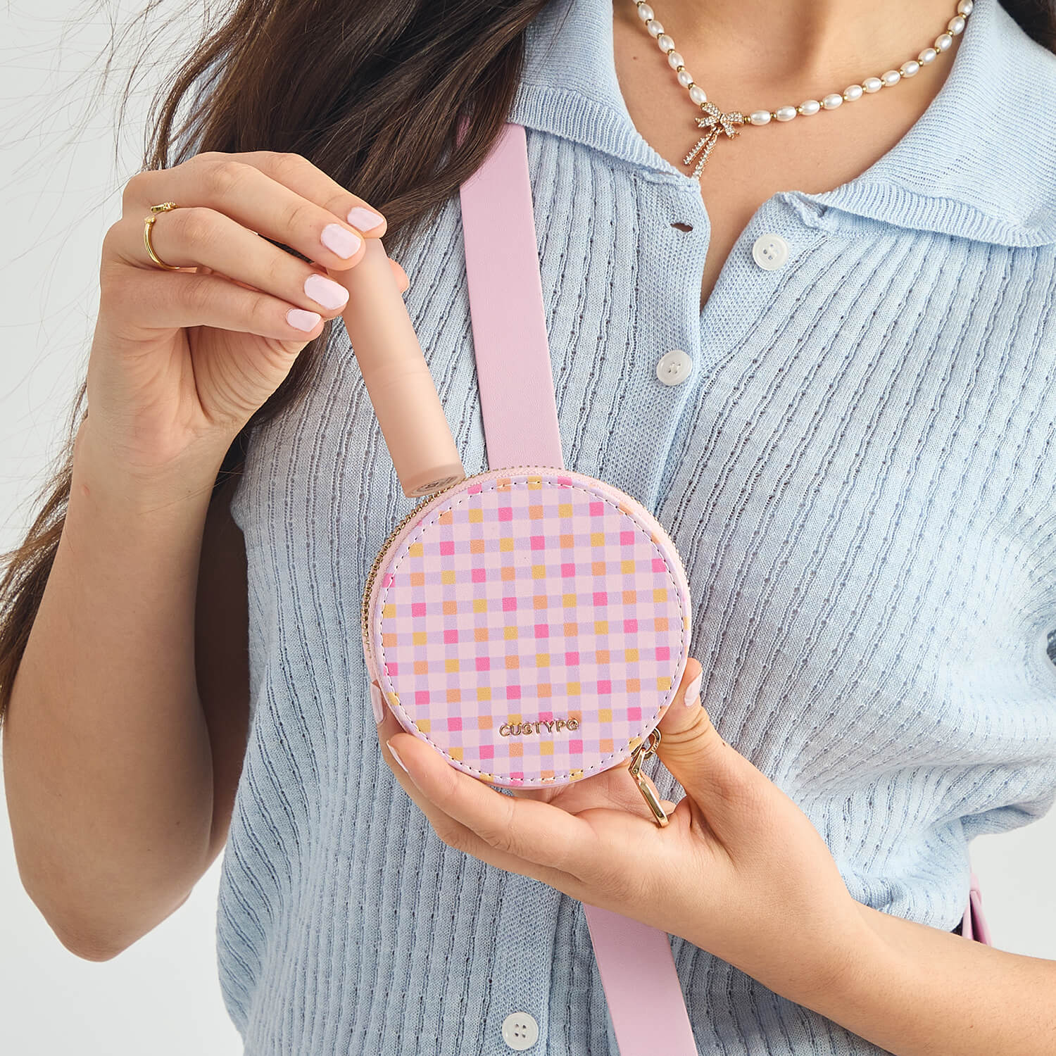 round pouch with zipper