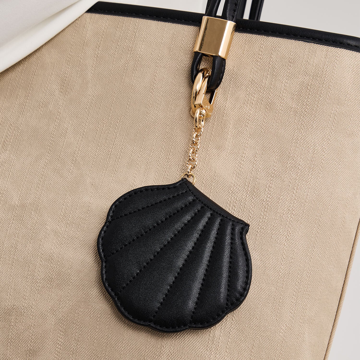 shell_mini_portable_compact_mirror_black.jpg