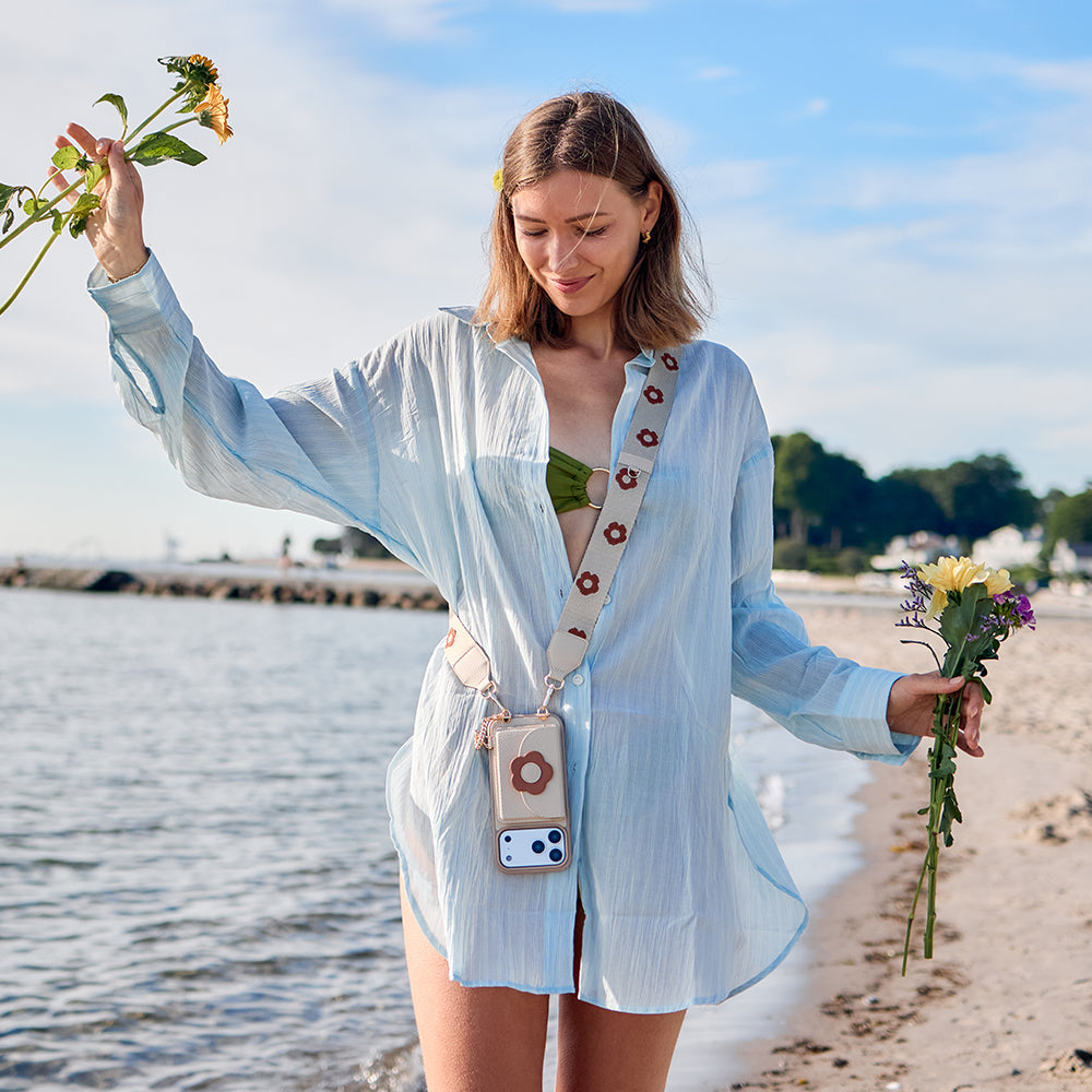 walk_by_the_sea_1.jpg